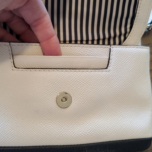 Kate Spade purse with adjustable strap - Picture 4 of 12